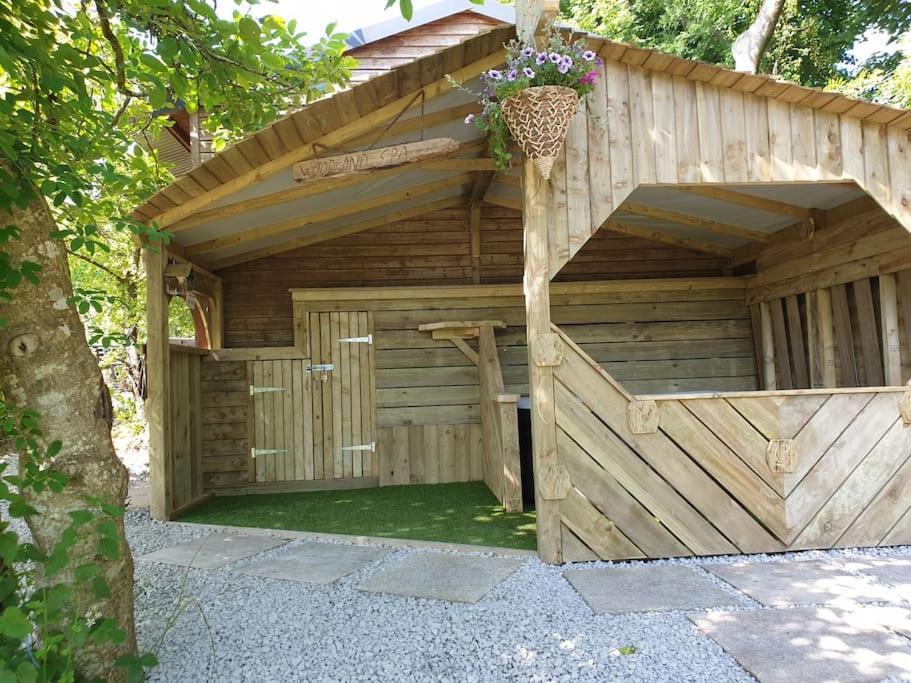 The Bothy Near Tenby, Big Projector Screen, Four-Poster Bed, On-Site Hot Tub Access Via Spa Pack, Breakfast Exteriér fotografie